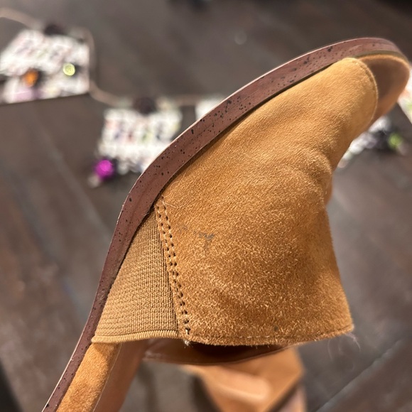 Worn Steve Madden tan short heels. Buckle straps with scuffs. - Picture 5 of 8